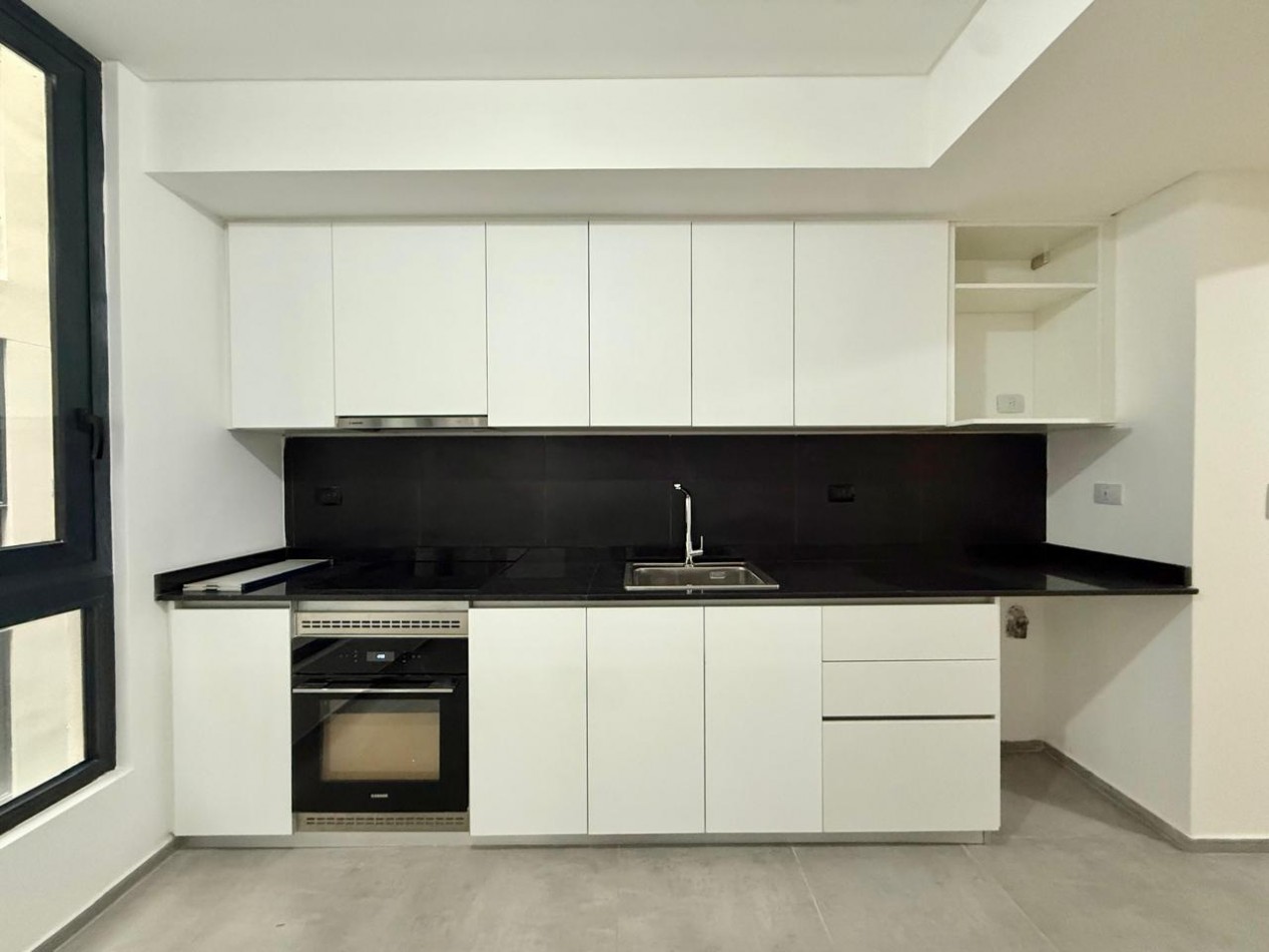4 ambientes con dependencia y cocheras en Om Recoleta