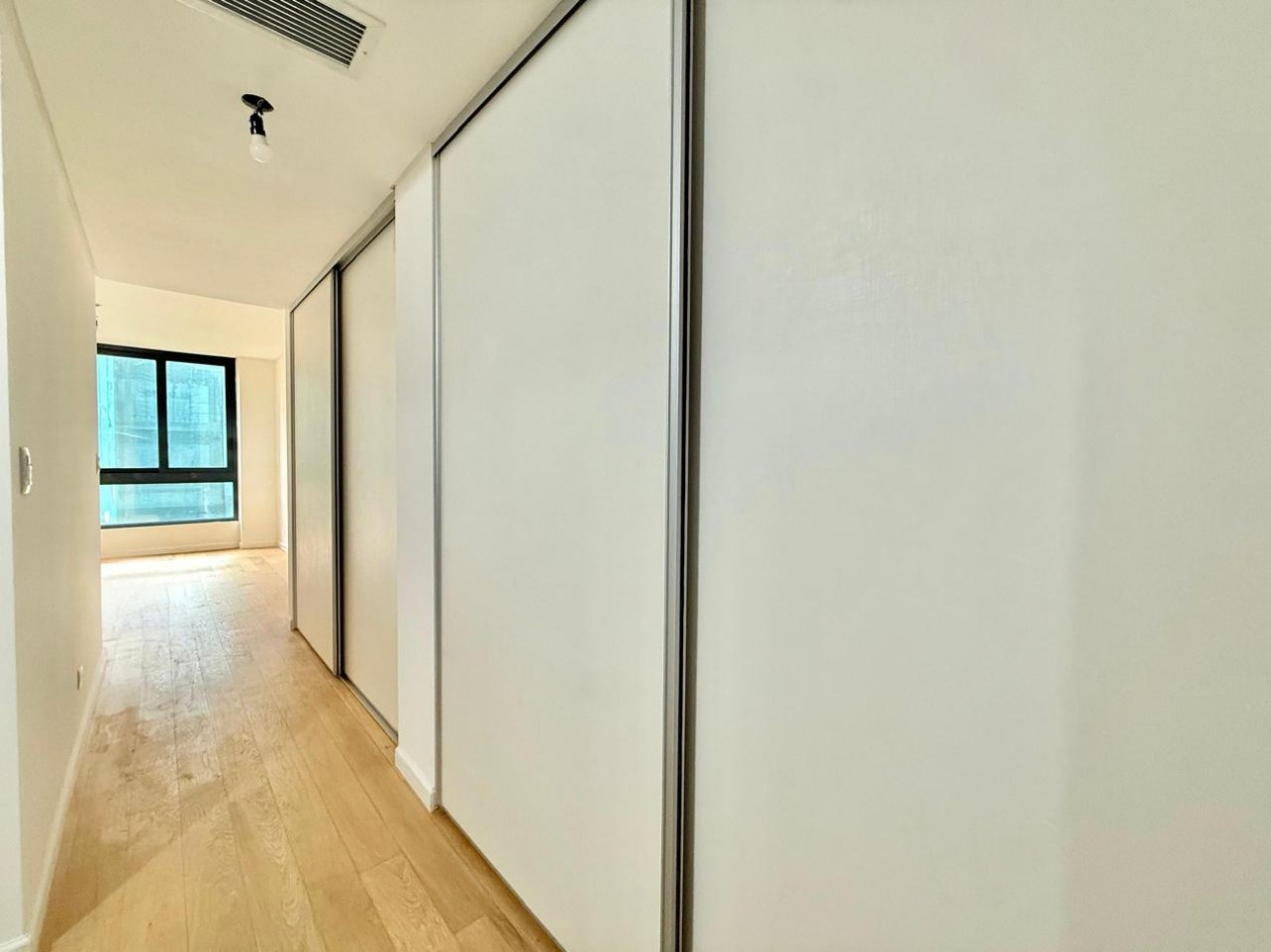 4 ambientes con dependencia y cocheras en Om Recoleta