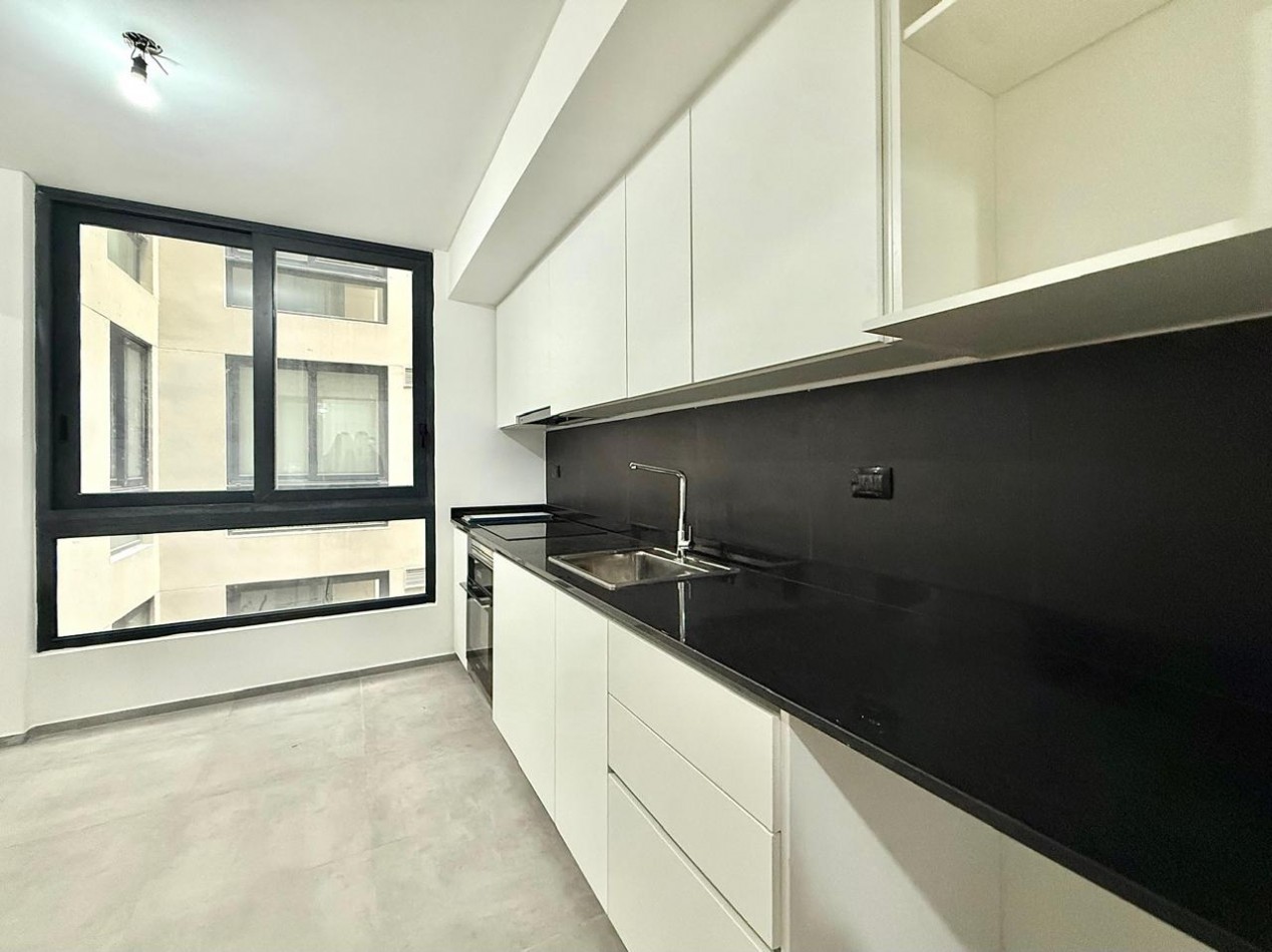 4 ambientes con dependencia y cocheras en Om Recoleta