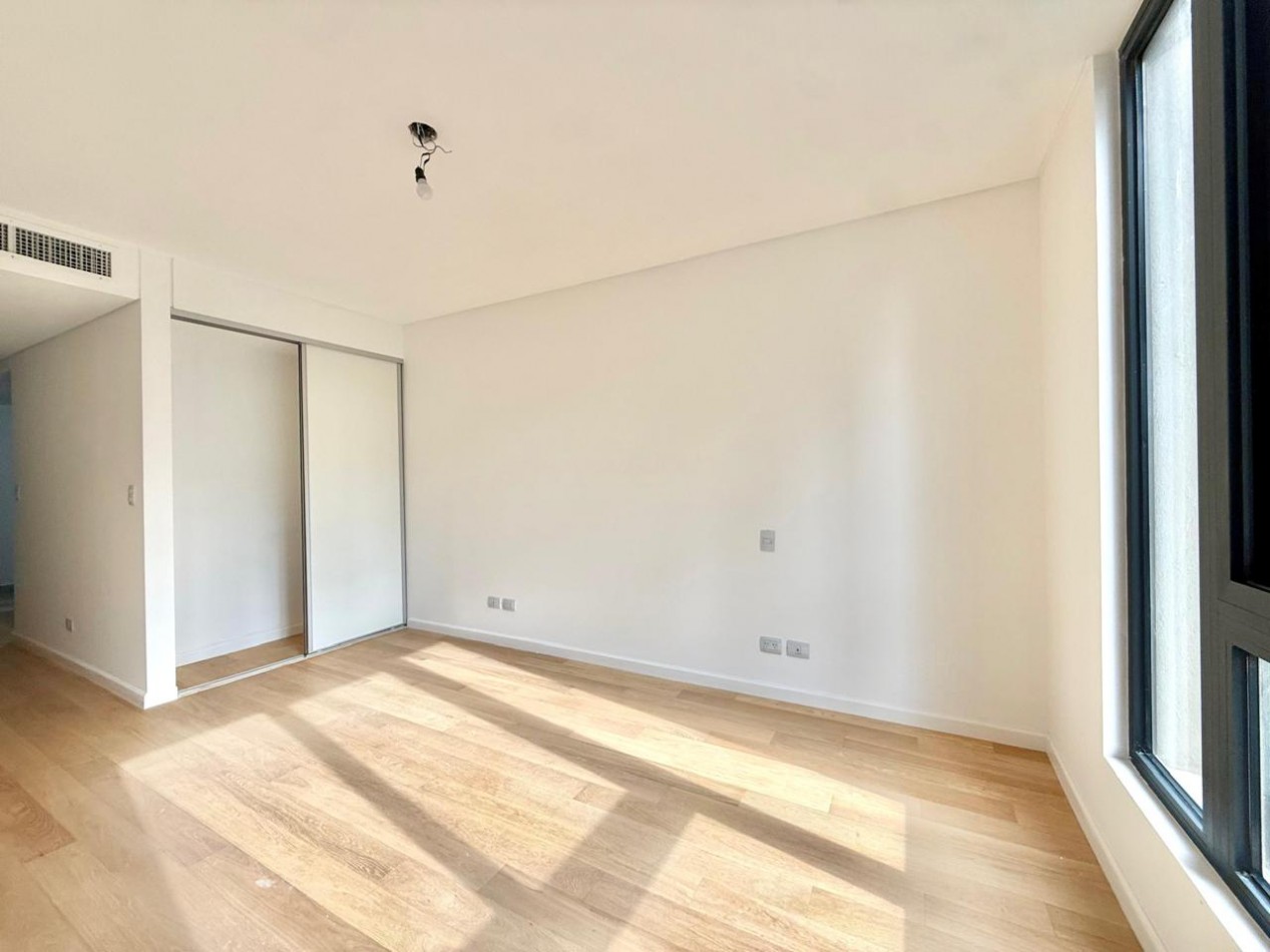 4 ambientes con dependencia y cocheras en Om Recoleta