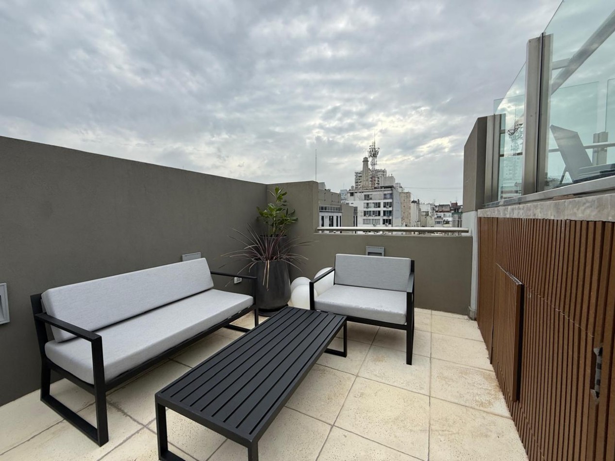 4 ambientes con dependencia y cocheras en Om Recoleta