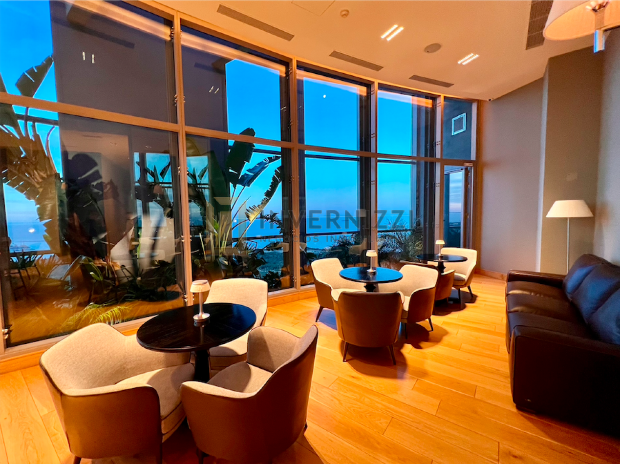 2 ambientes - Piso alto - Alvear Tower - Amueblado
