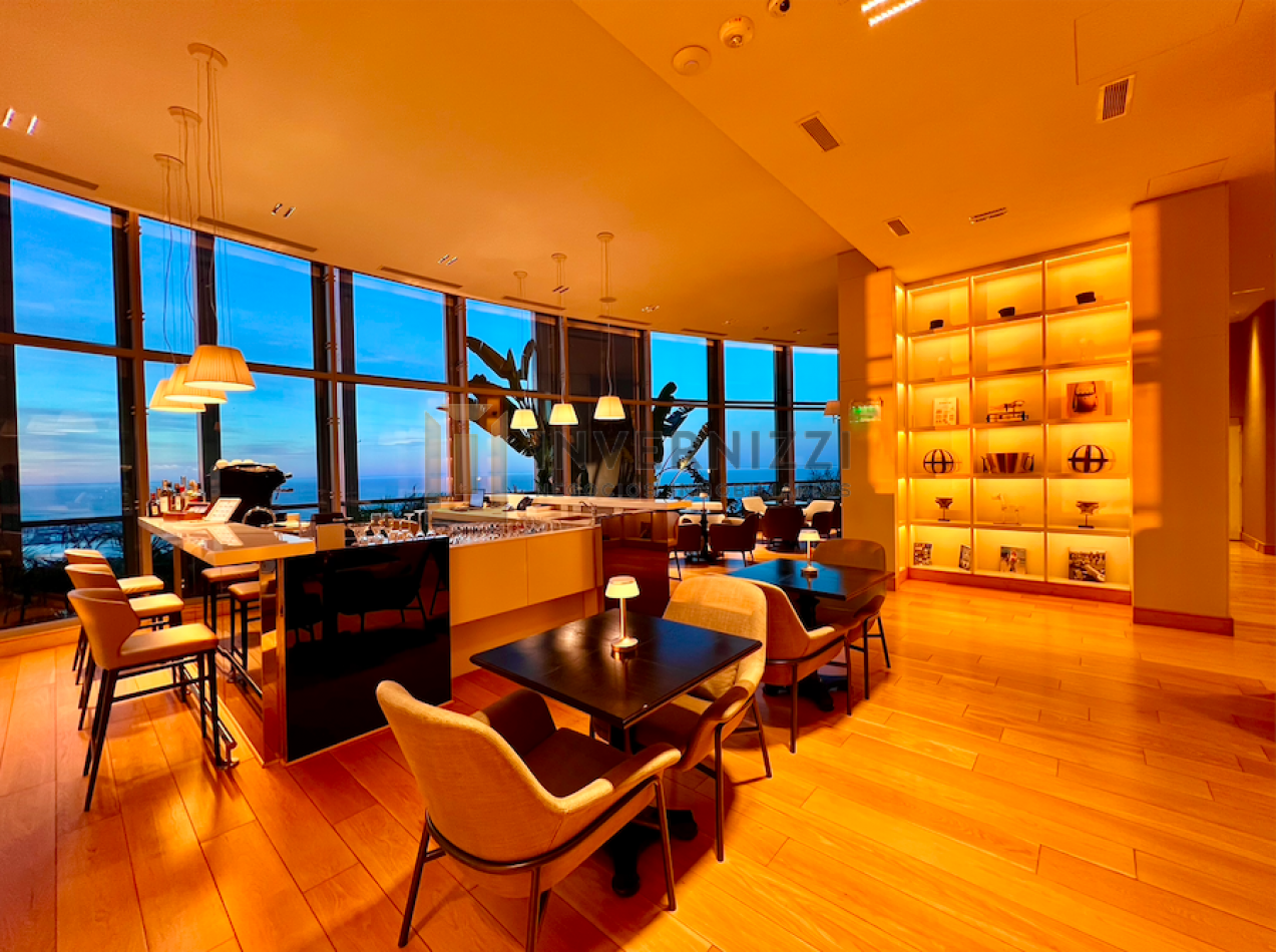 2 ambientes - Piso alto - Alvear Tower - Amueblado
