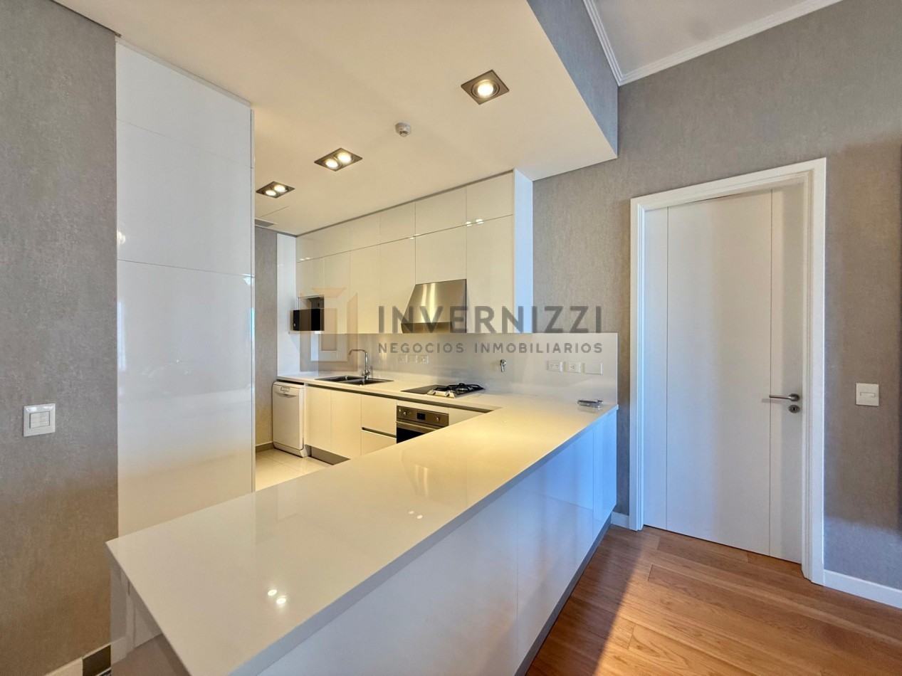 2 ambientes - Piso alto - Alvear Tower - Amueblado